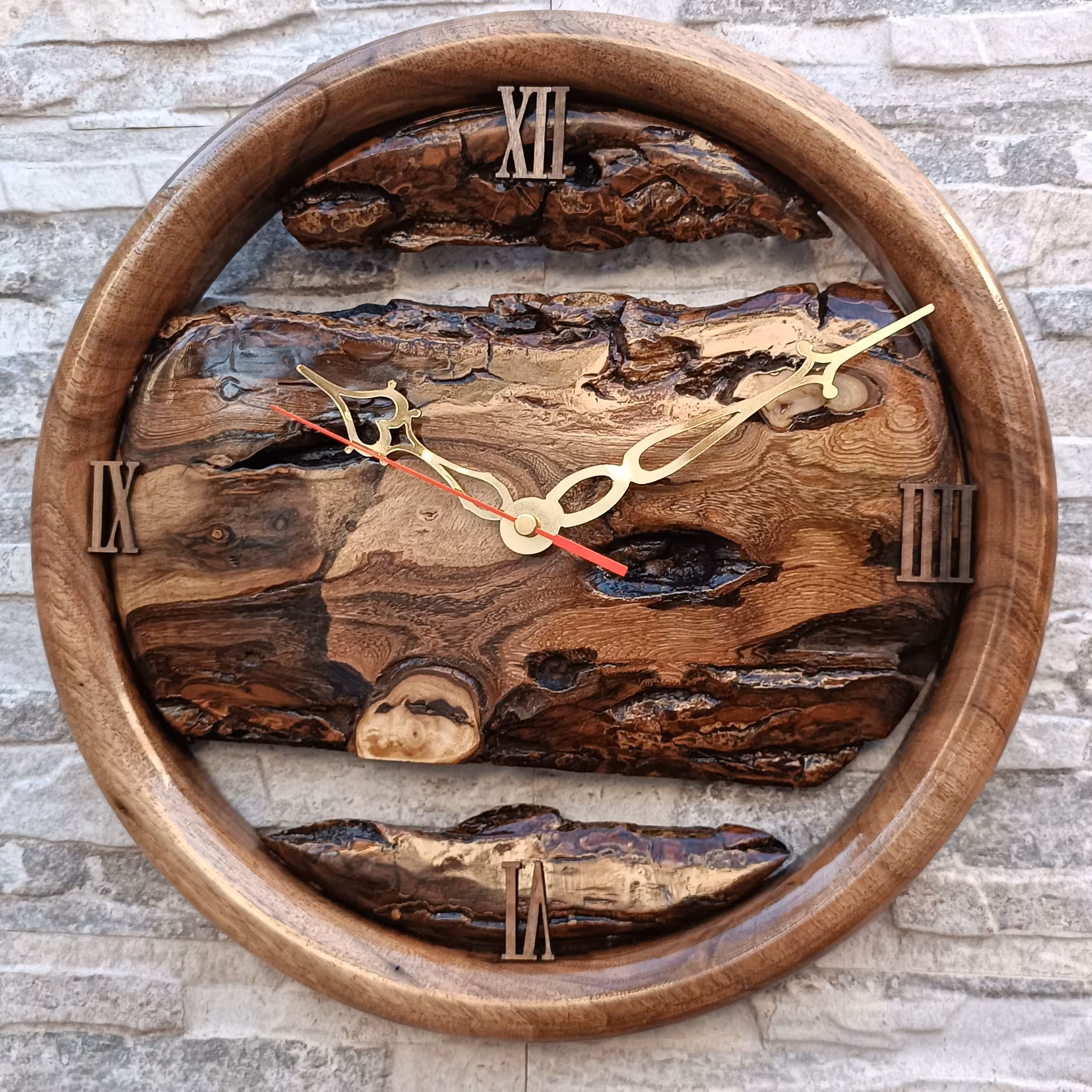 خاص ترین  ساعت با چوبی کمیاب  