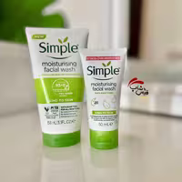 ژل شستشو صورت مرطوب کننده سیمپل Simple Moisturizing Facial Wash 150ml