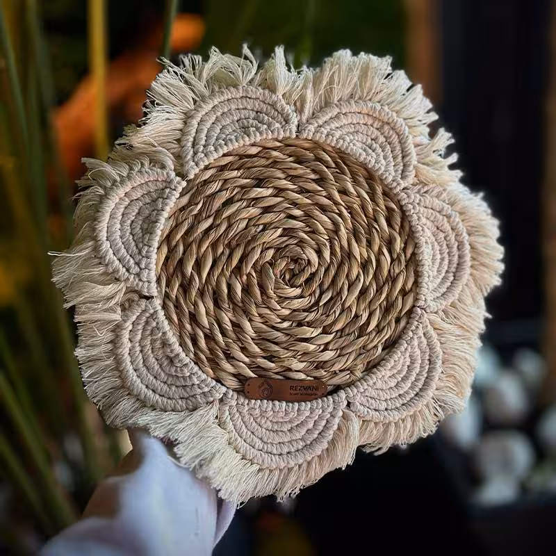 رومیزی حصیر و مکرومه گرد کوچک