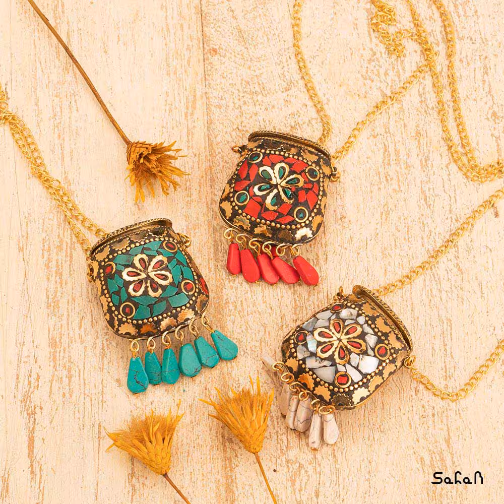 گردنبند برنجی نپالی جعبه ایی