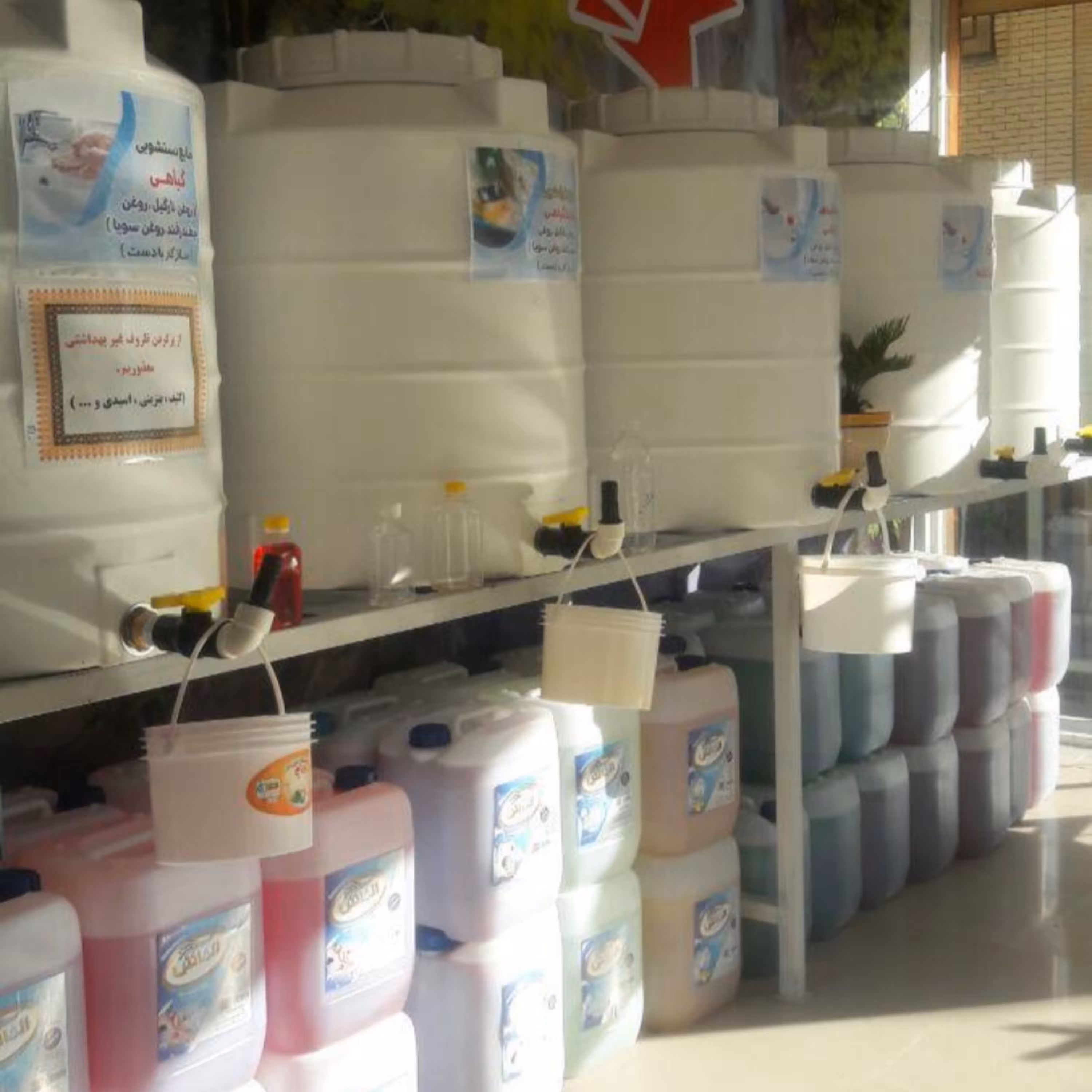 سفید کننده آب ژاول وایتکس 20 لیتری  بسیار غلیظ باید سه برابر رقیق شود