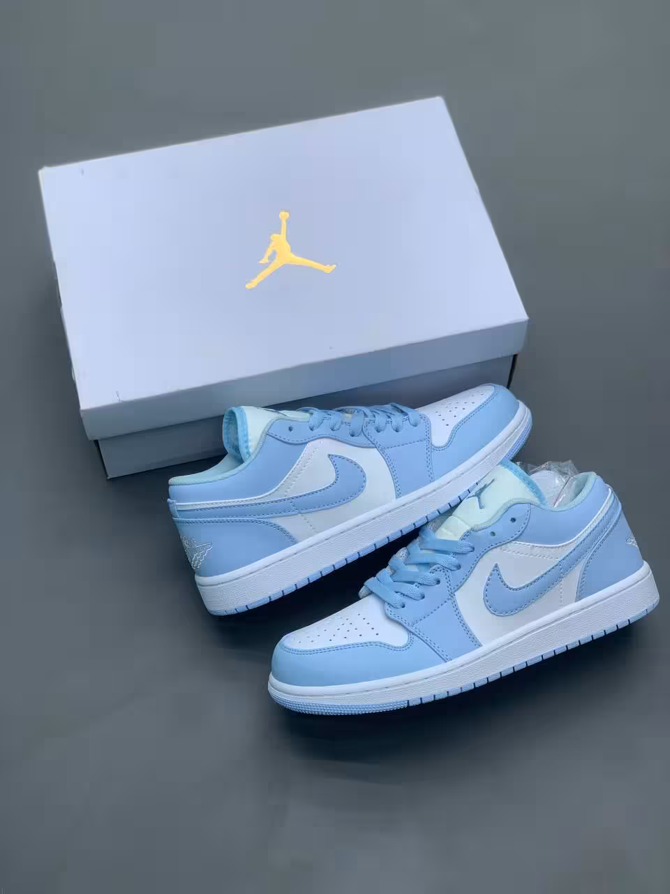 کفش رانینگ نایک جردن1 رنگ سفید آبی