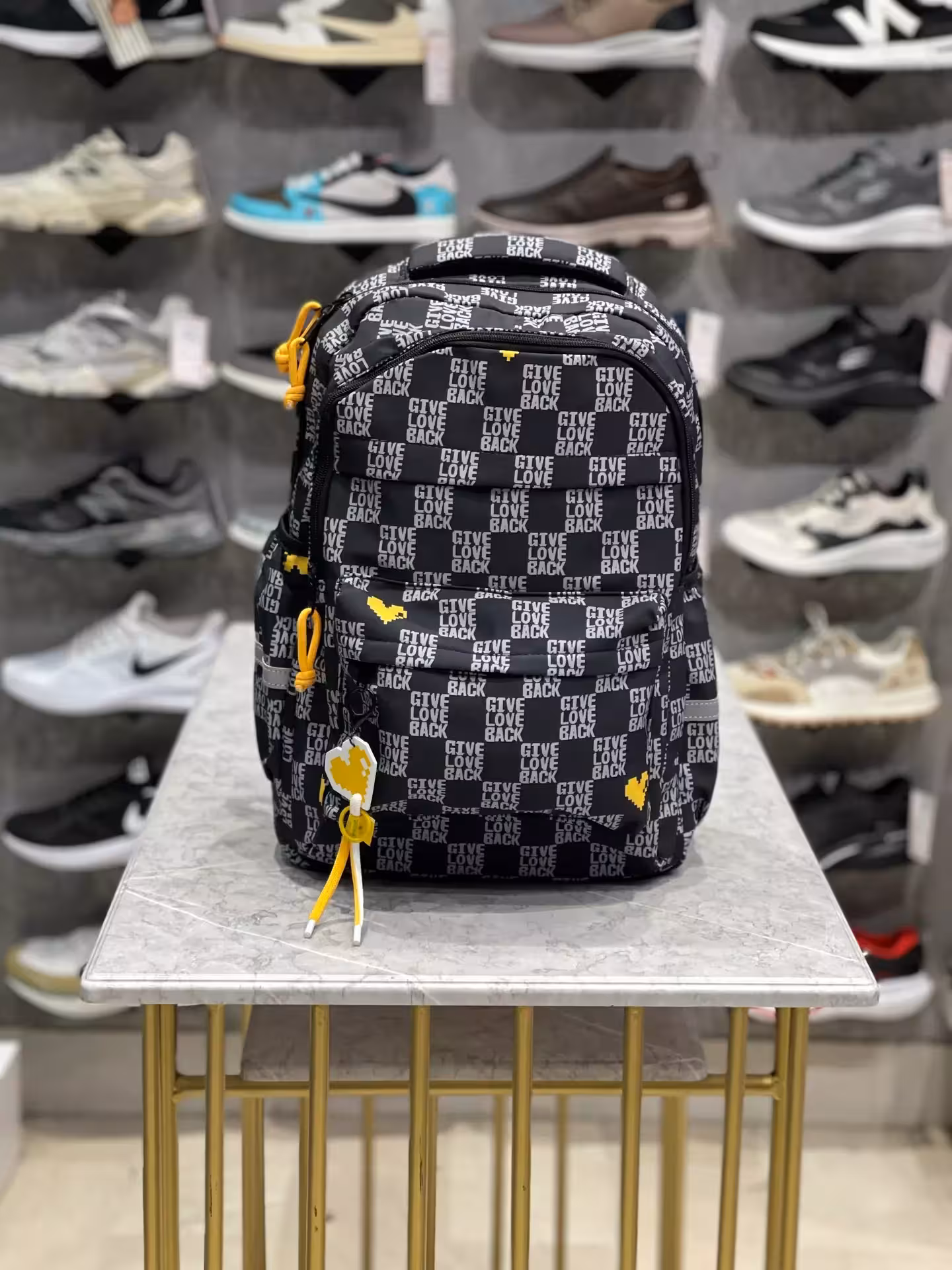 کوله وارداتی برند بگکو رنگ مشکی کد iv3015