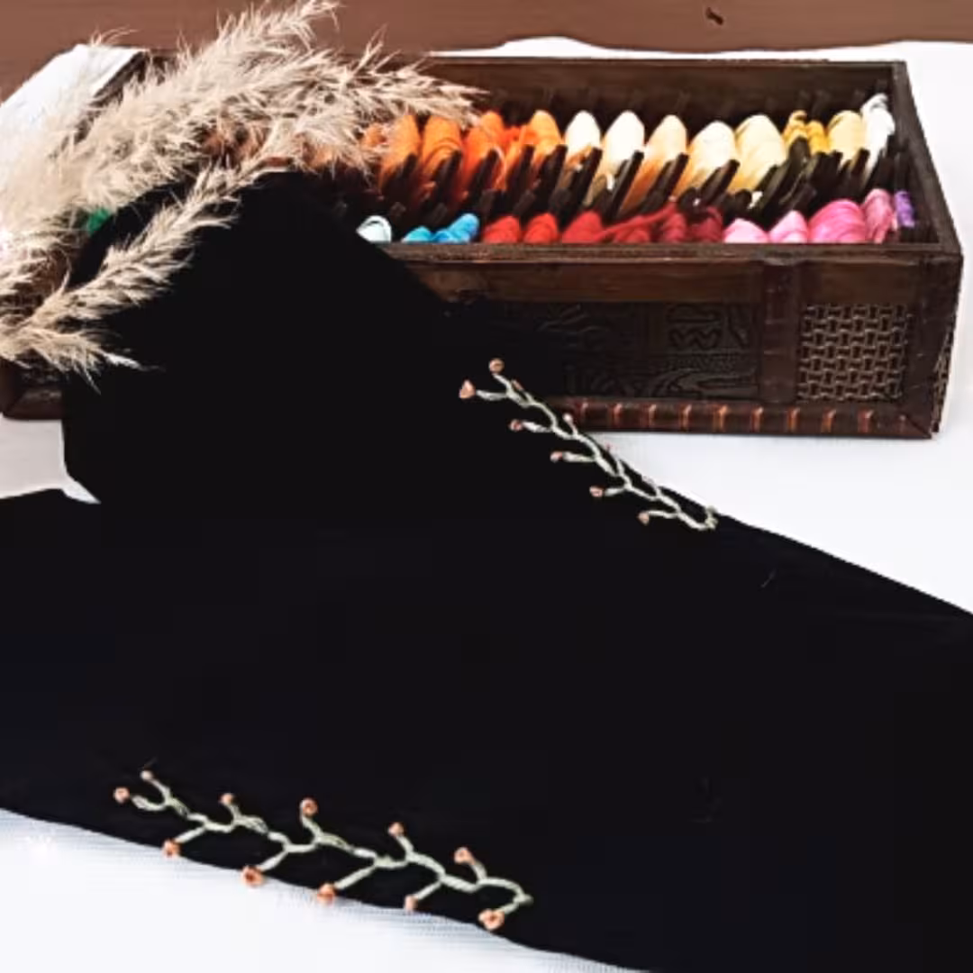 جوراب گلدوزی طرح شاخه بسیار ساده و شیک