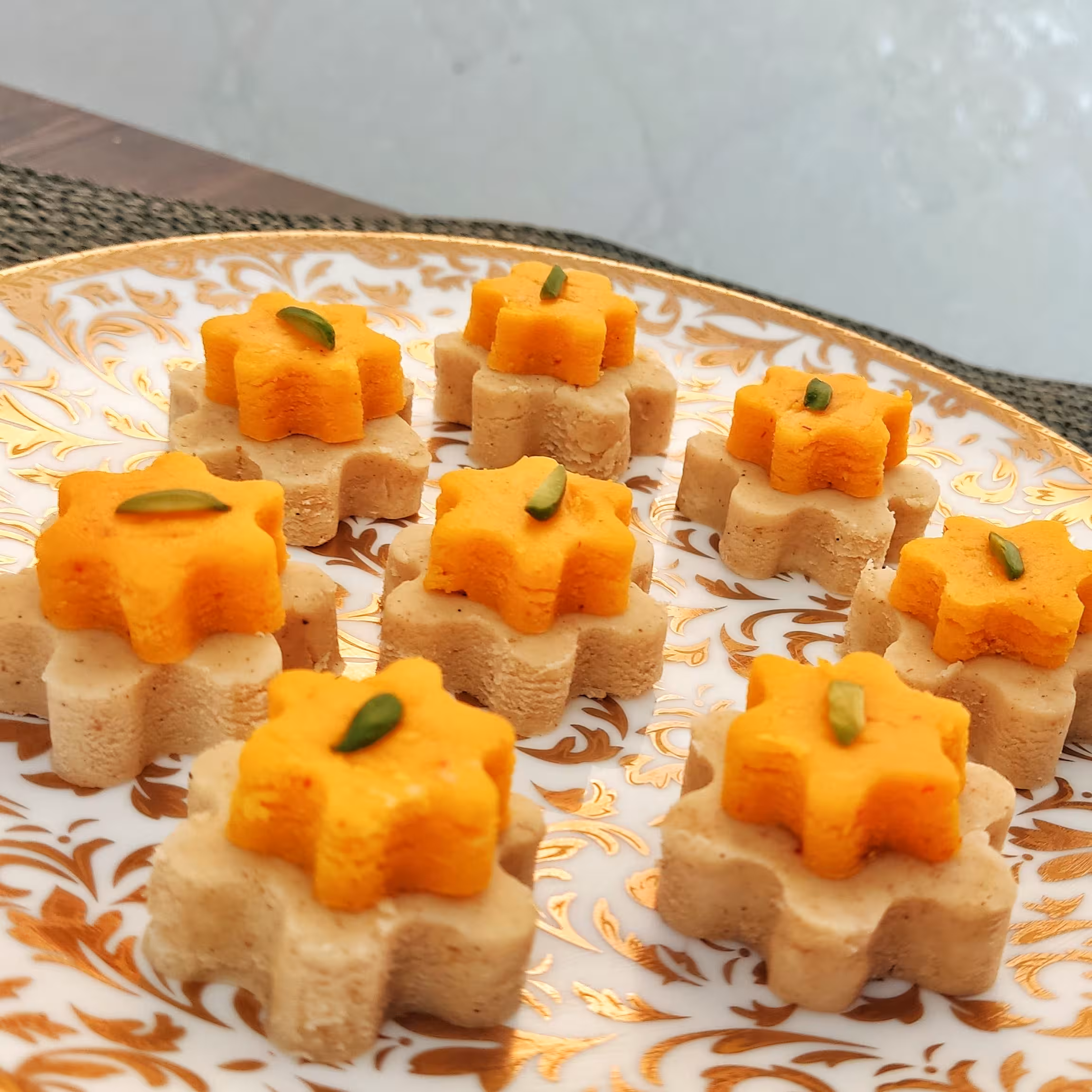 حلوا زنجبیلی ساده و زعفرانی / دو طبقه/ تهیه شده از مواد اولیه مرغوب