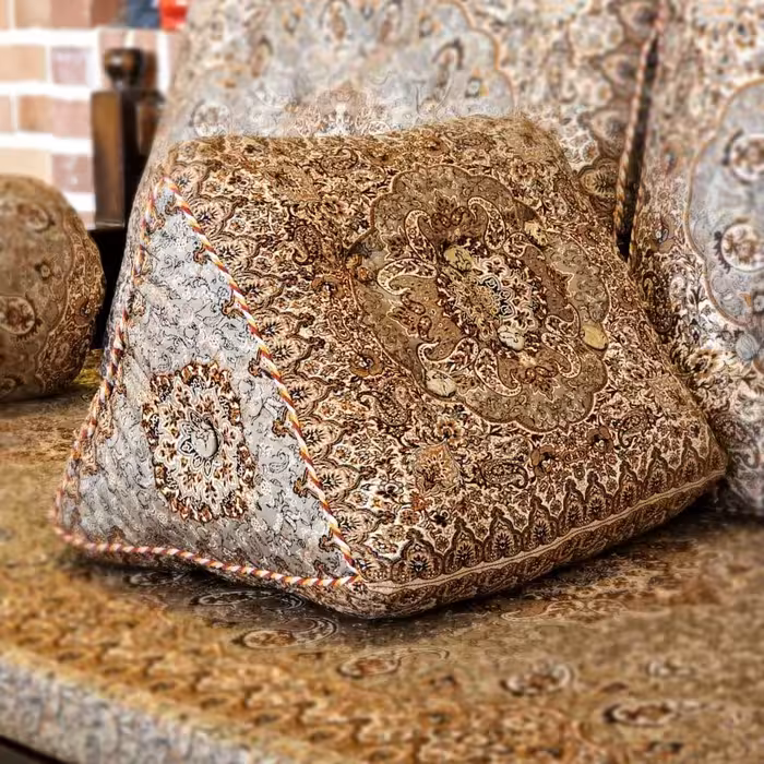 پشتی ترمه لمه مثلثی طرح سالار رنگ گردویی (یک جفت)