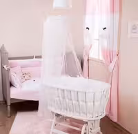 گهواره چوبی با ست لحاف سفید kidboo