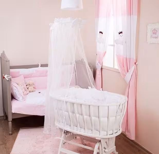 گهواره چوبی با ست لحاف سفید kidboo