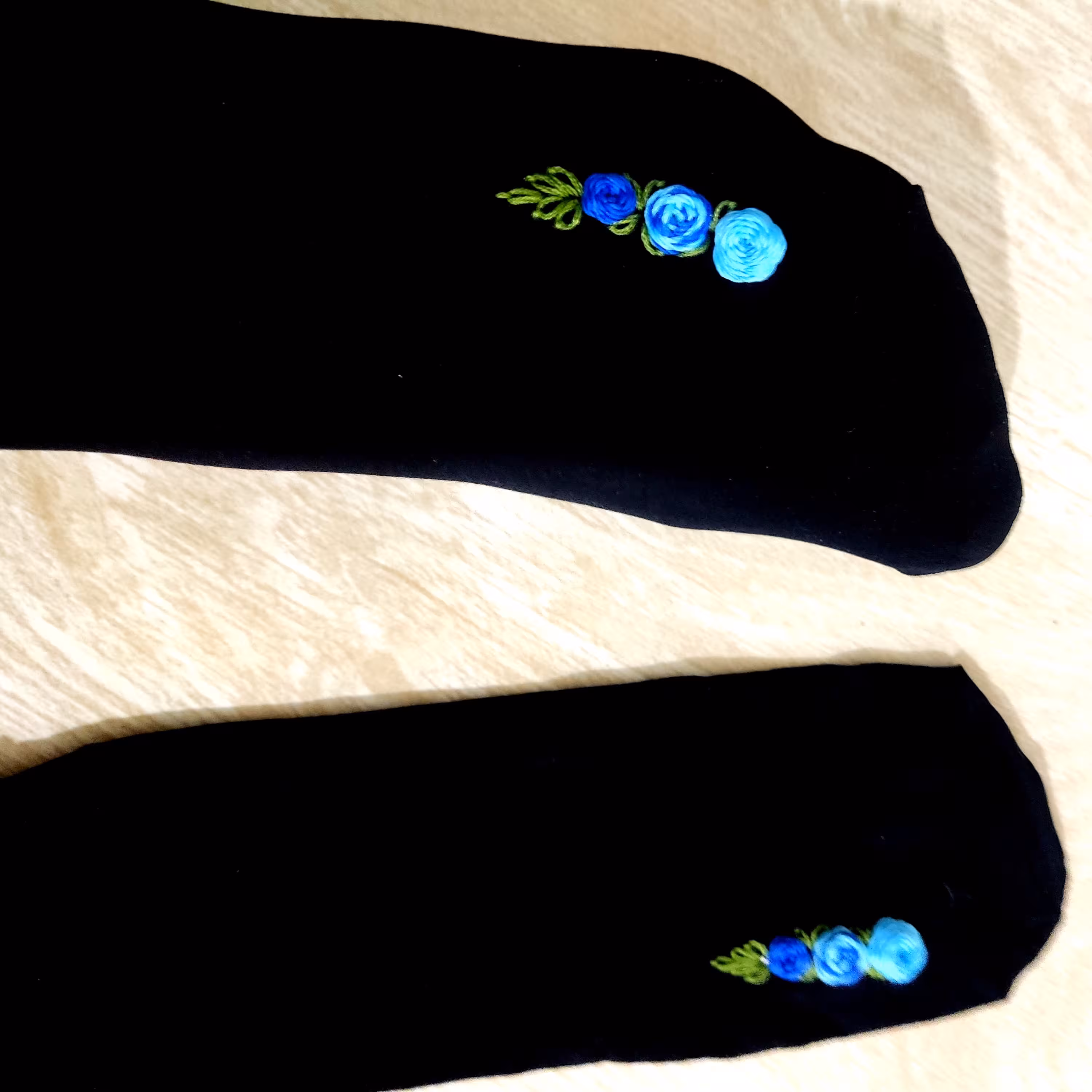 جوراب گلدوزی با دست طرح13