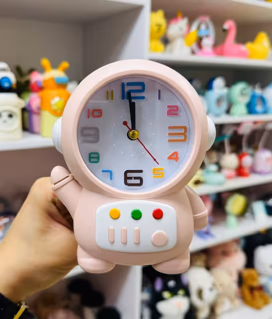 ساعت رومیزی کودک طرح بچه فضانورد-صورتی