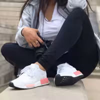 کفش کتانی بندی زنانه آدیداس ان ام دی