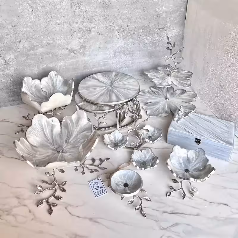 نیم ست لوکس پذیرایی رزینی طرح سنگ طوسی نقره ای پایه های برنجی آبکاری