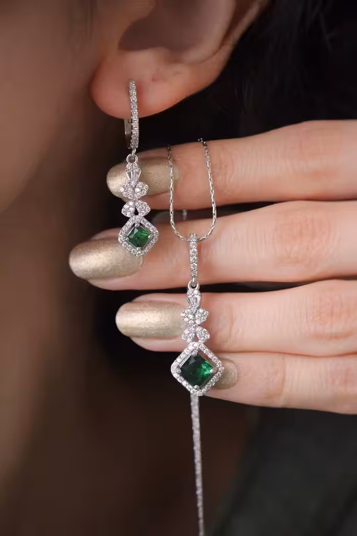 نیمست زمرد مجلل جواهری نقره کد 00628