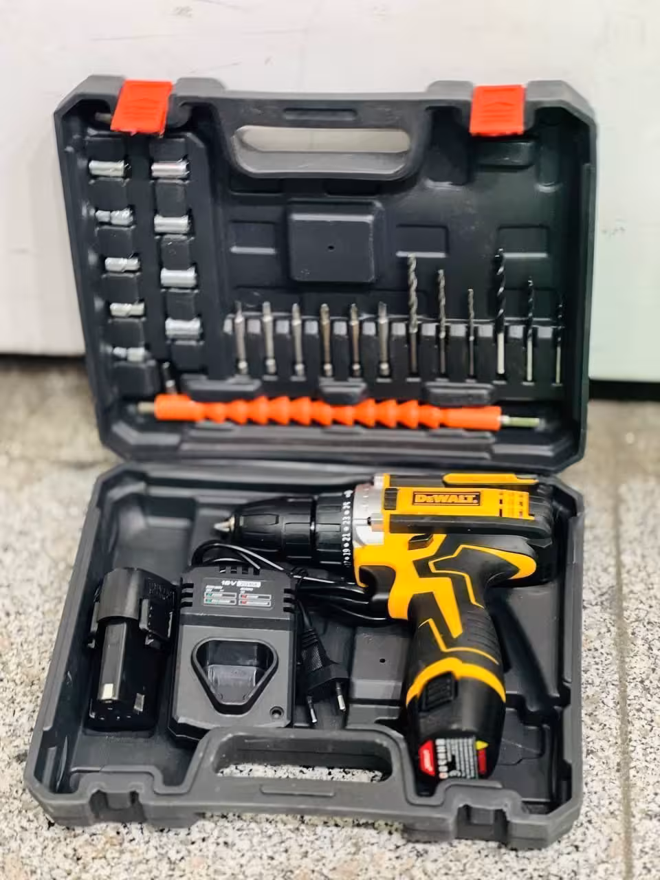 دریل شارژی پیچ گوشتی شارژی 18 ولت دو باطری طرح دیوالت مدل DW18