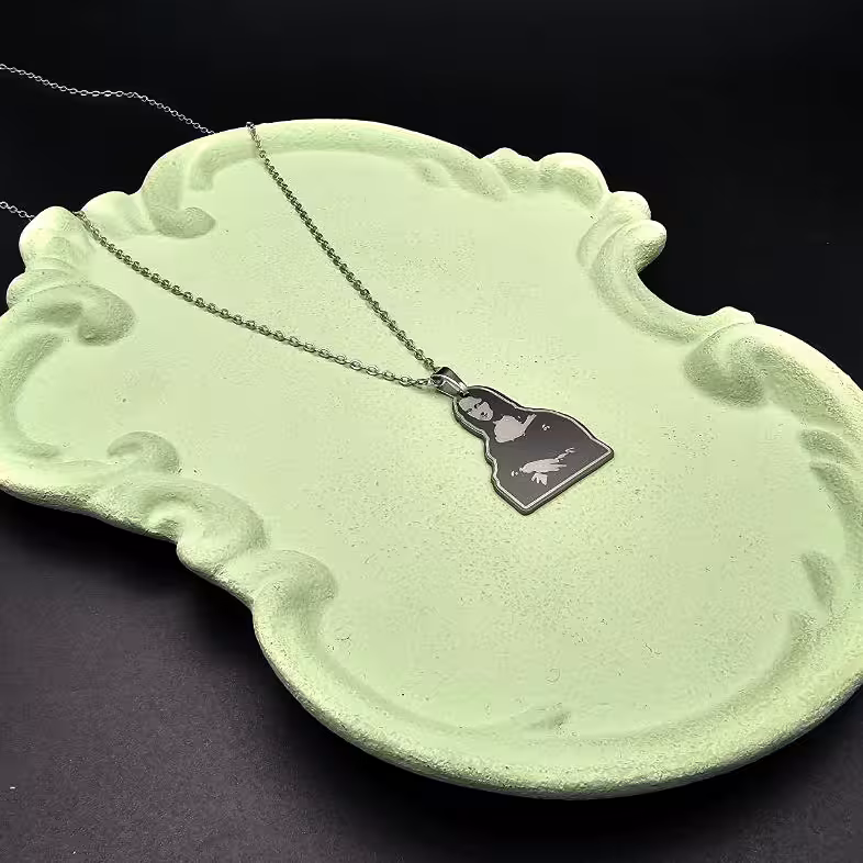 گردنبند استیل طرح مونا لیزا