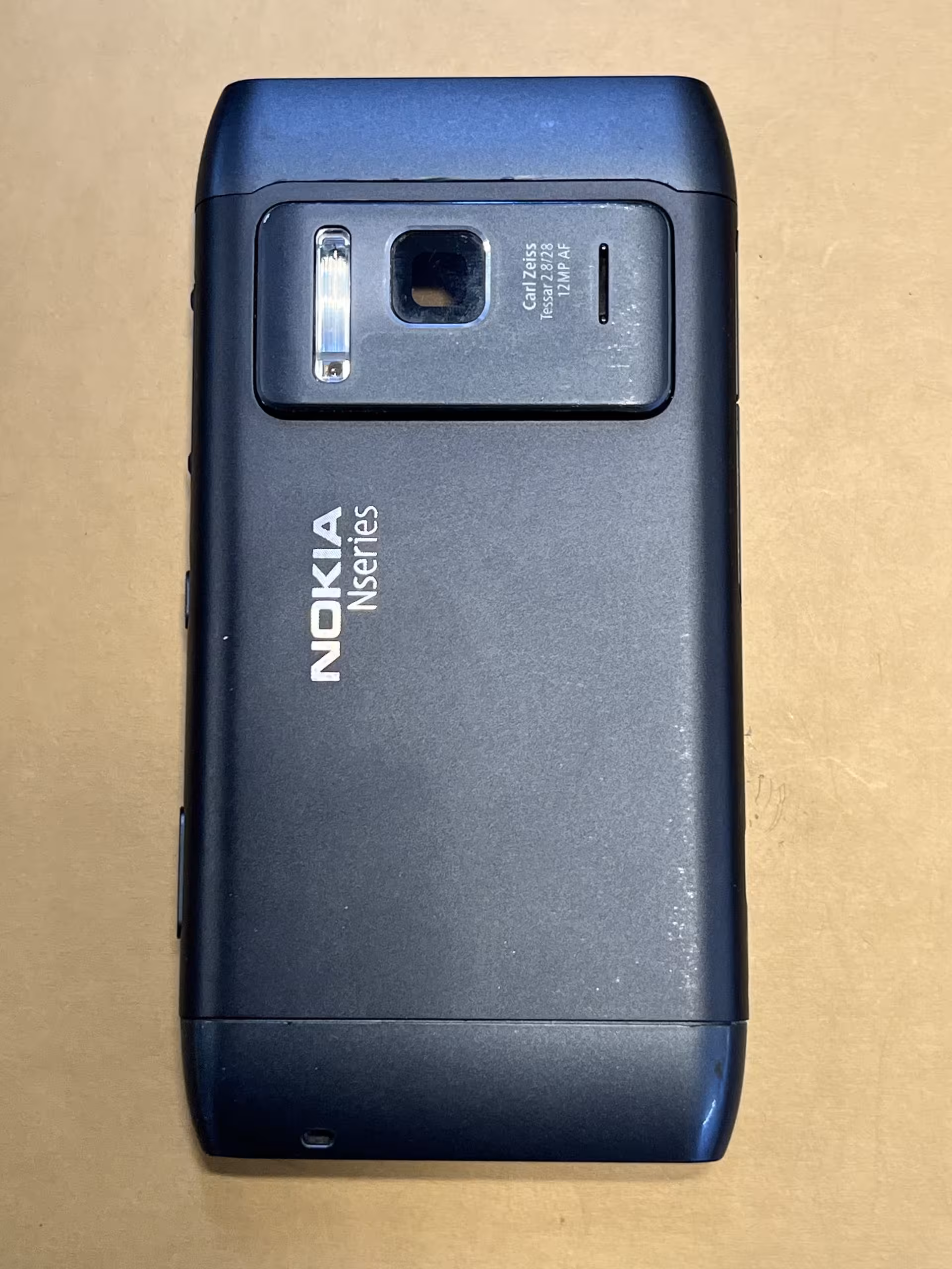 قاب کامل نوکیا مدل NOKIA N8 کیفیت جنس : صد درصد فابریک روکاری ** کارکرد جزئی دارد / آکبند نیست ** “اصالت کالا”:”اصلی اورجینال”