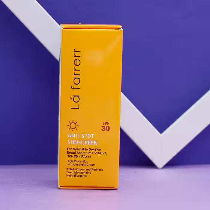 کرم ضد آفتاب و ضد لک بی رنگ لافارر Lafarrerr مناسب پوست خشک و معمولی SPF 30 حجم 40 میل 92610