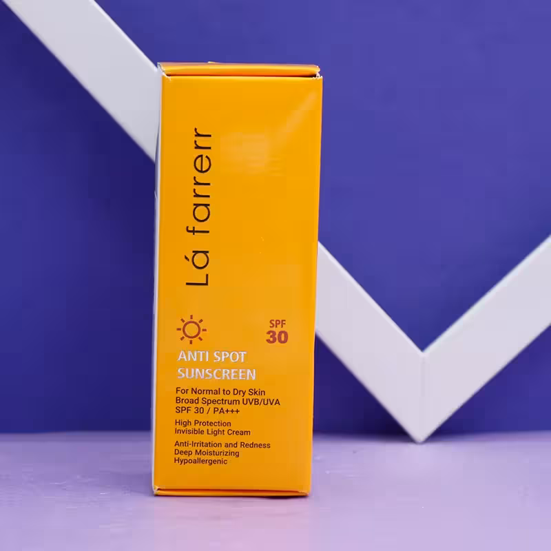 کرم ضد آفتاب و ضد لک بی رنگ لافارر Lafarrerr مناسب پوست خشک و معمولی SPF 30 حجم 40 میل 92610