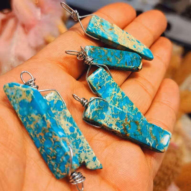 آویز فیروزه کرمانی اویز فیروزه انکبوتی سنگ ویشودا سنگ فیروزه رگه دار سنگ جذب فراوانی  اویز ماه تولد اویز فیروزه اصلی