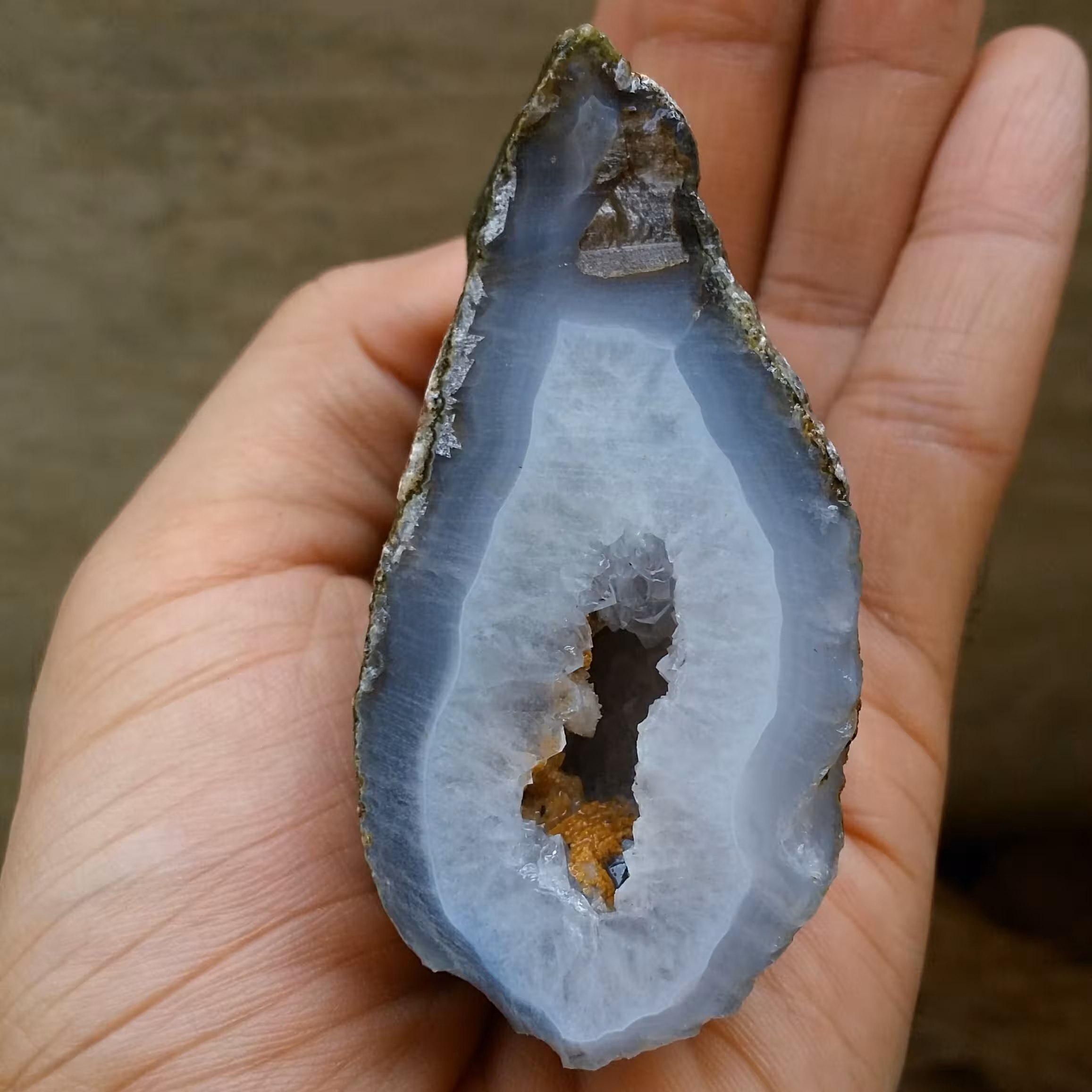 اسلایس سنگ راف عقیق توپی توخالی پر بلور محشر زیباااا صد در صد طبیعی شاهکار خلقت
نمونه ای تکرار نشدنی خاص محشششر