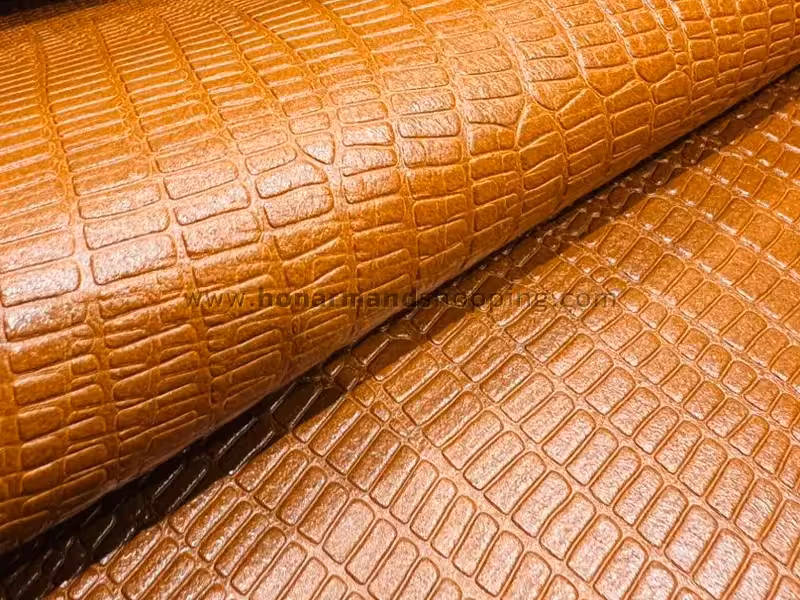چرم طبیعی گاوی طرح لیزارد رنگ عسلی