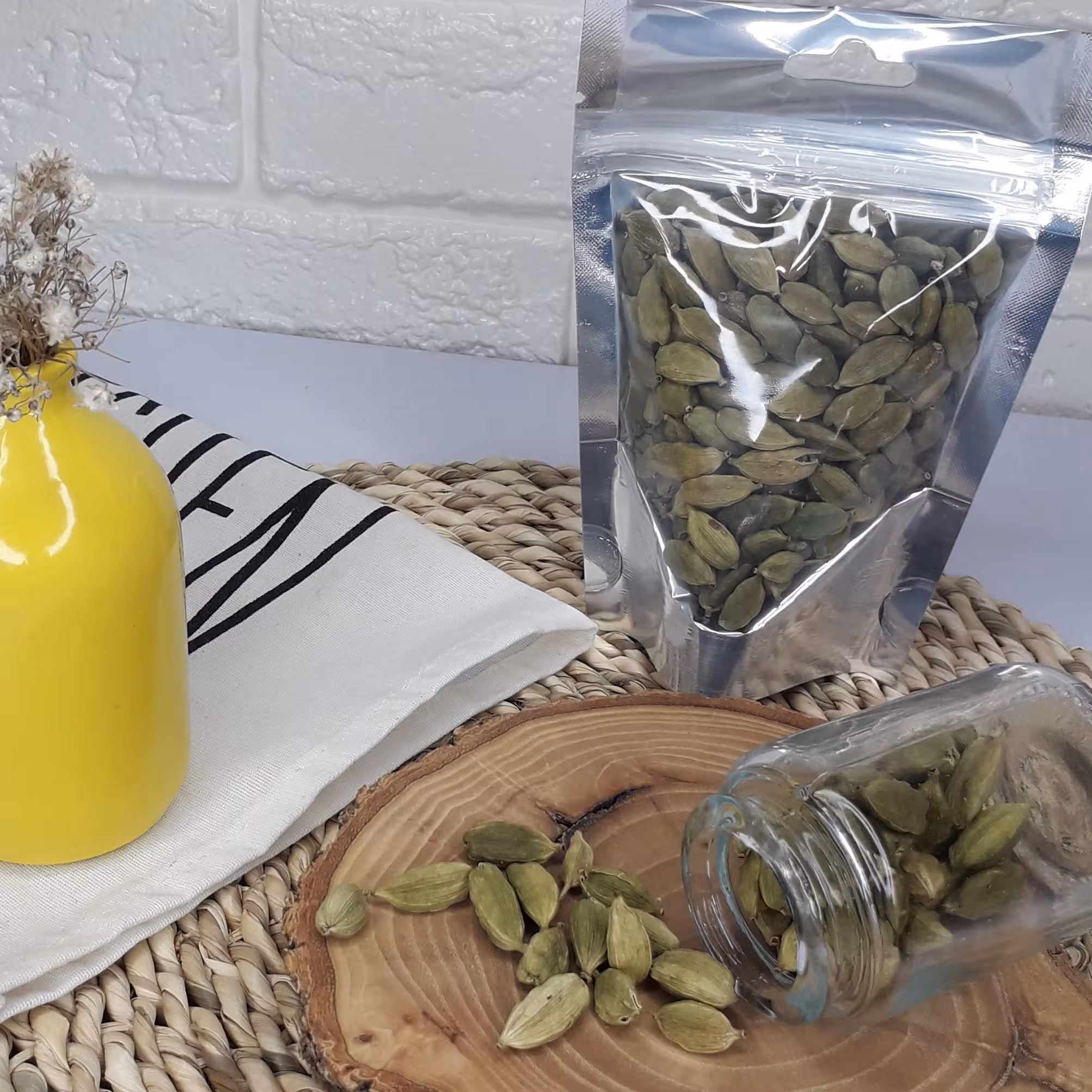هل اکبر سبز دانه درشت ومعطر(100گرمی)