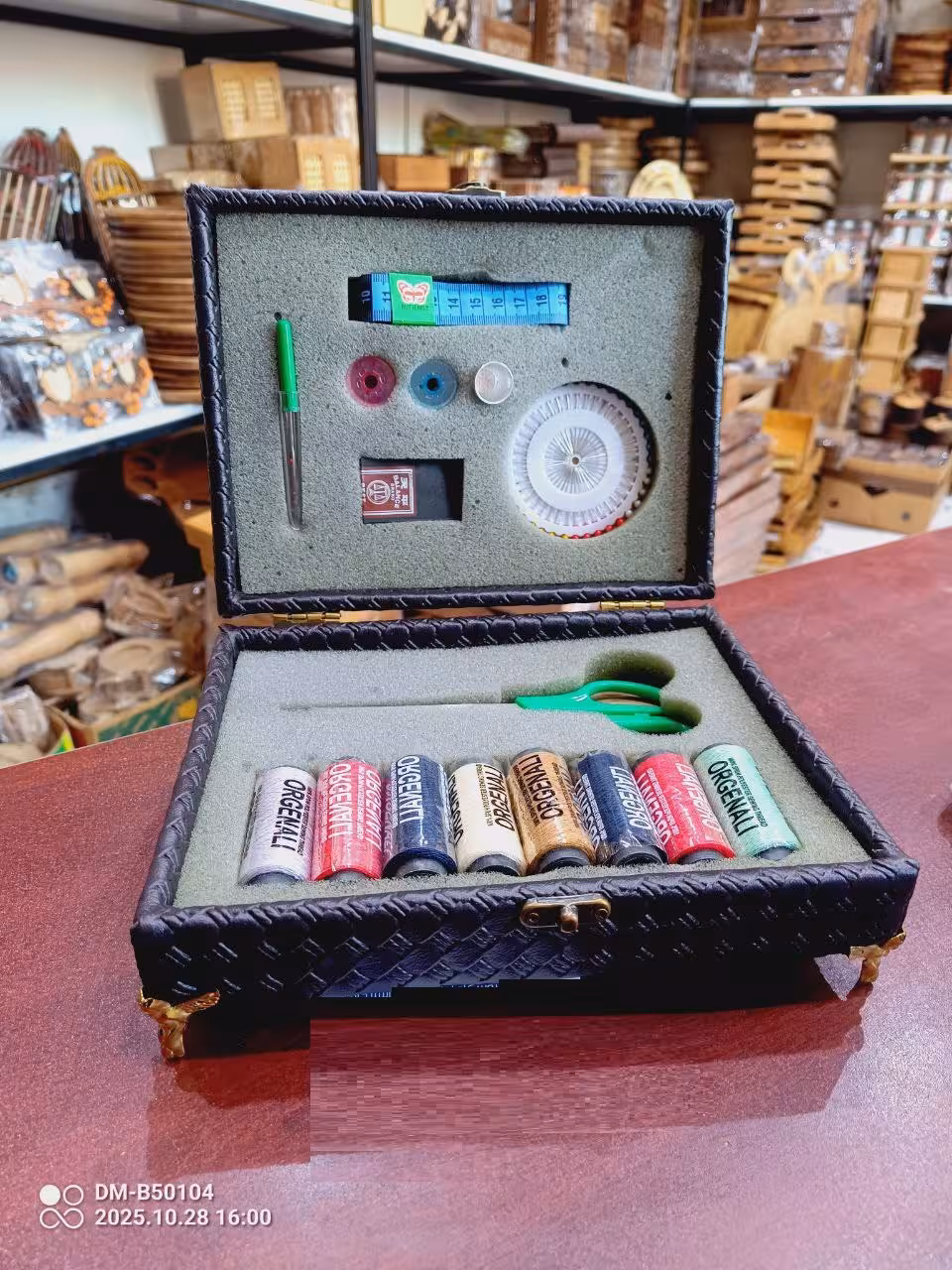 جعبه خیاطی دور چرم پایه طلایی