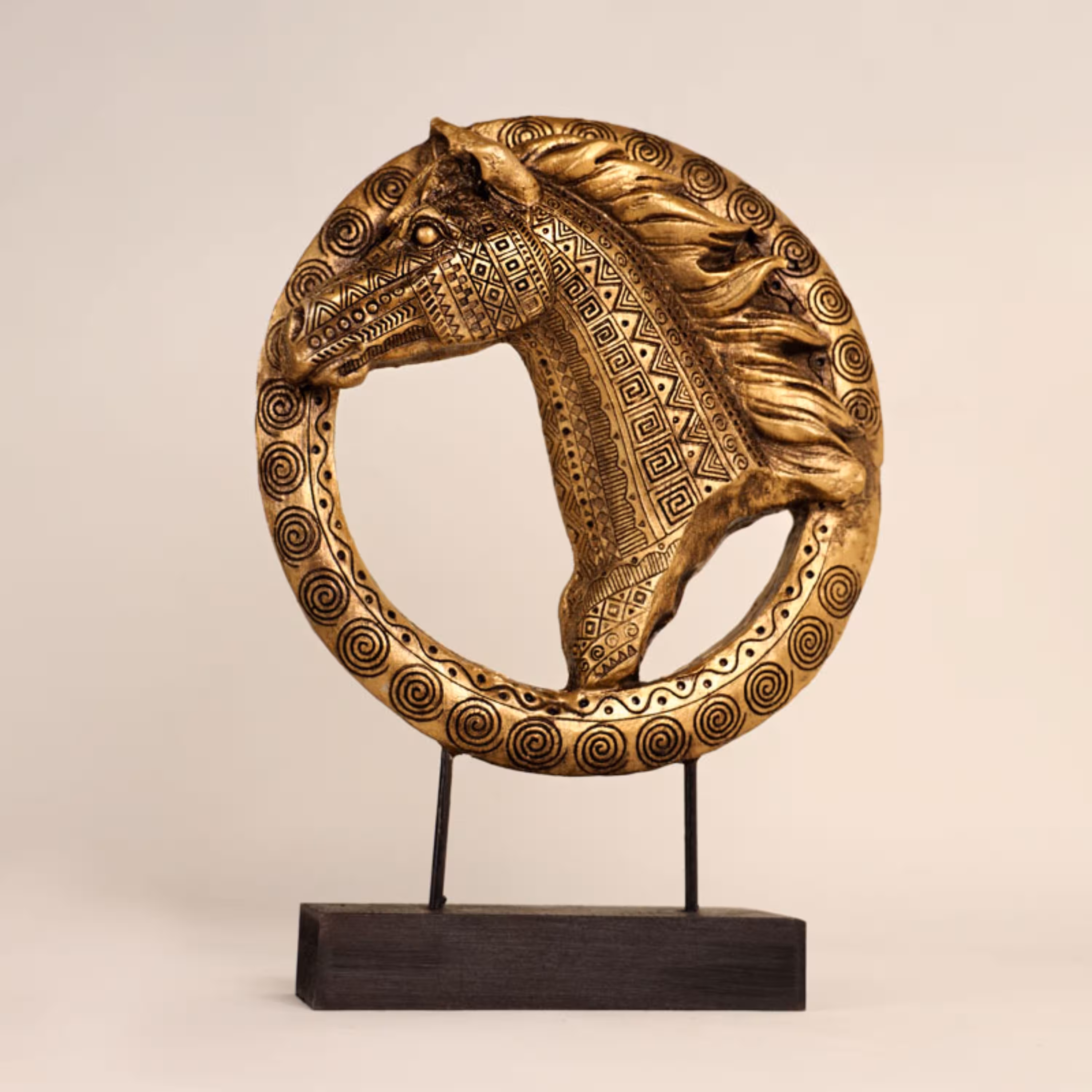 مجسمه طرح اسب طلایی کد 02