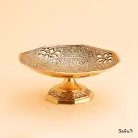 شیرینی خوری کوچک برنجی طلایی پایه دار مدل آلسترومریا