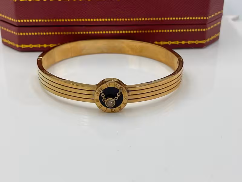 دستبند بولگاری با آویز نگینی