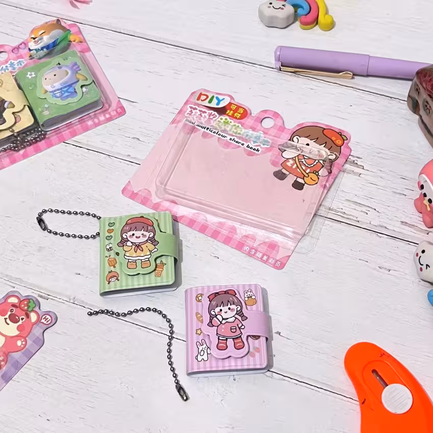 دفترچه مینی دوقلو با صفحات رنگی طرحدار و زنجیر آویز