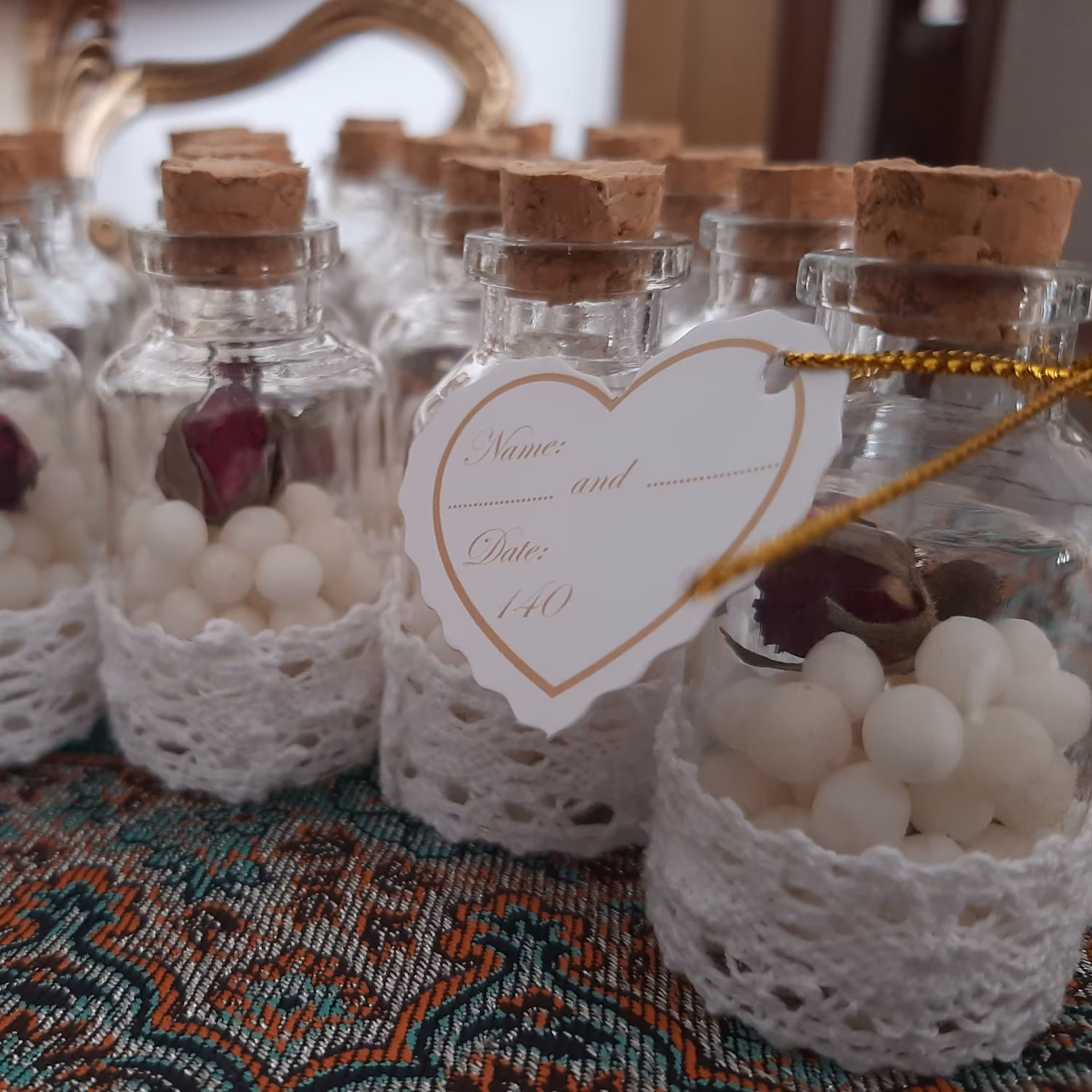 گیفت (30 عددی) عقد و نامزدی نقل و گل همراه با لیبل اسم 