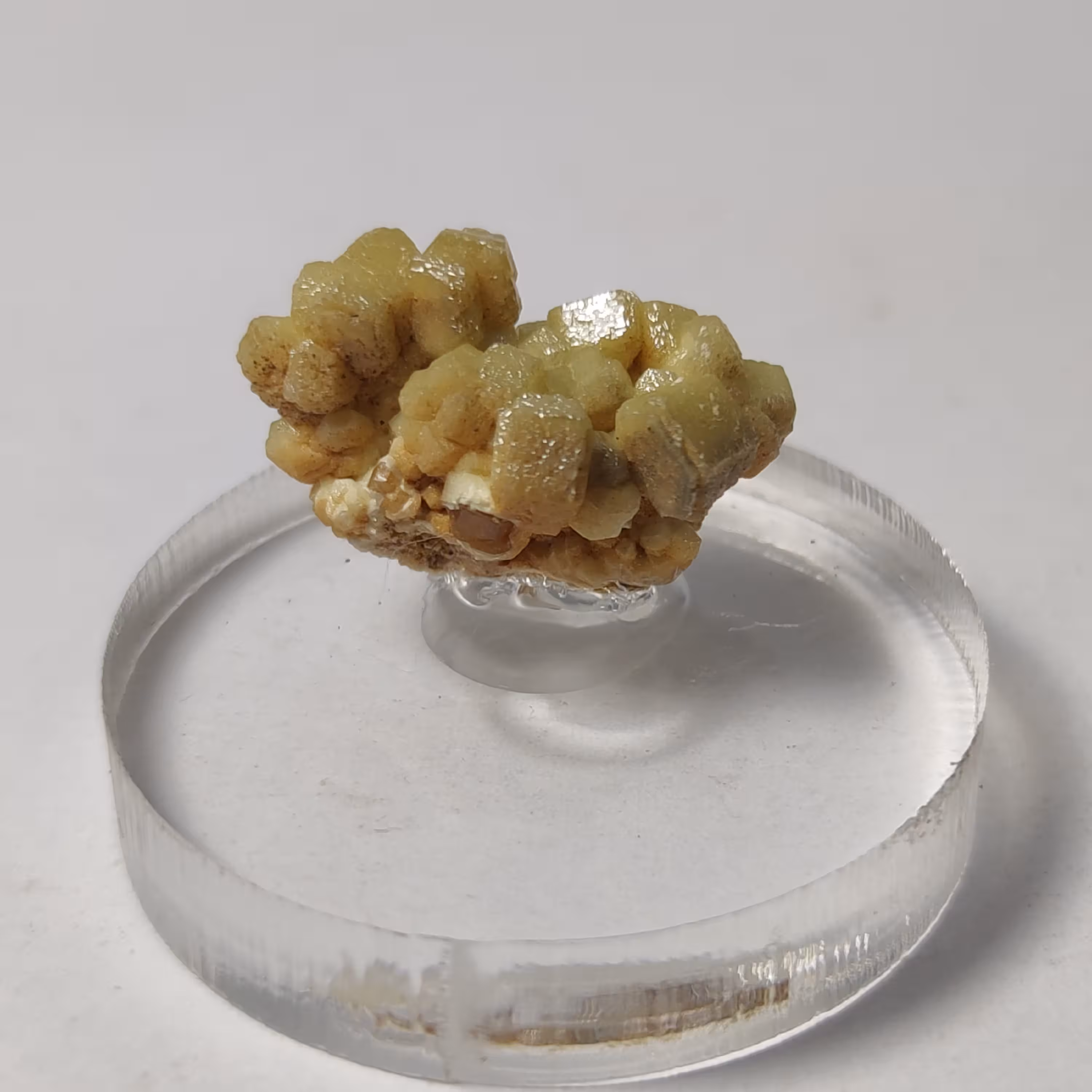 راف سنگ میمتیت معدنی نصب بر روی پایه پلکسی