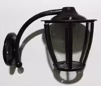 چراغ دیواری حیاطی طرح کلاسیک
