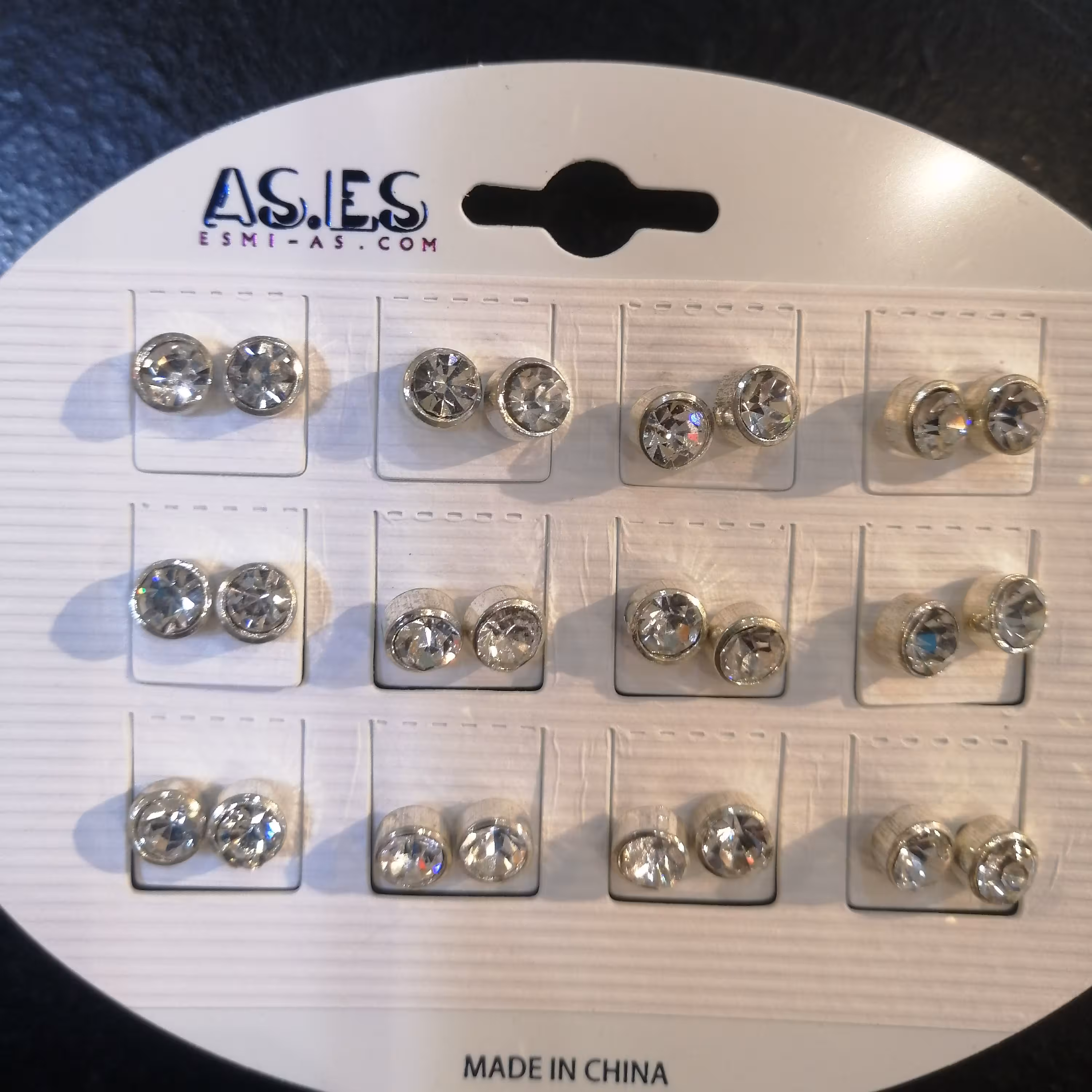 گوشواره نگین دار  استیل رنگ ثابت گوش خودتون درخشان کنید با این کار خارجی