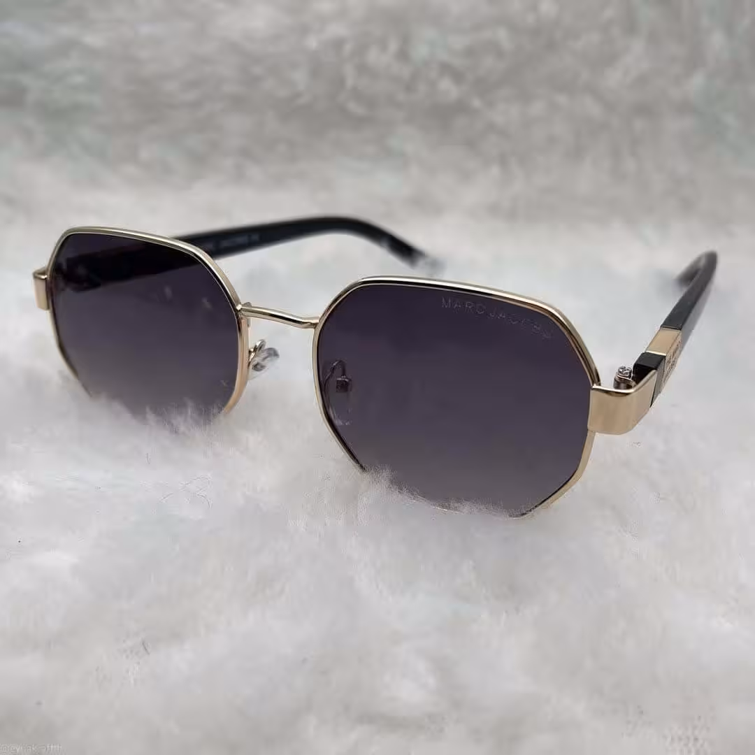 عینک افتابی زنانه ومردانه مارک جاکوبس(رنگ مشکی هایلایت)