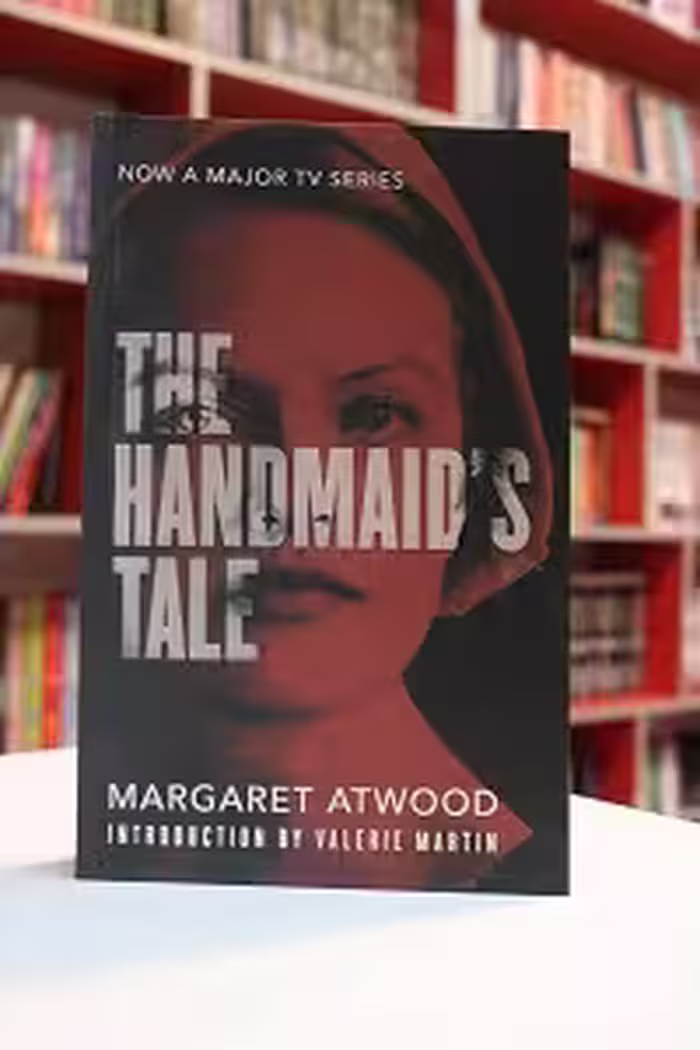 The Handmaids Tale اثر Margaret Atwood