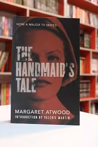 The Handmaids Tale اثر Margaret Atwood