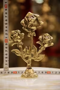 گل رز رومیزی سه شاخه برنزی