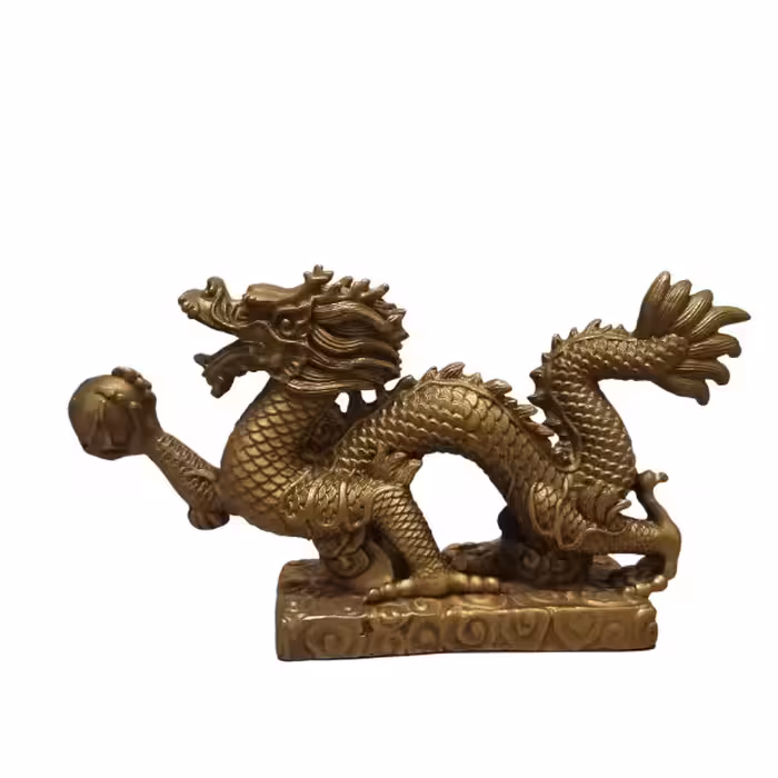 مجسمه اژدها برنزی نماد حیوان سال تولد