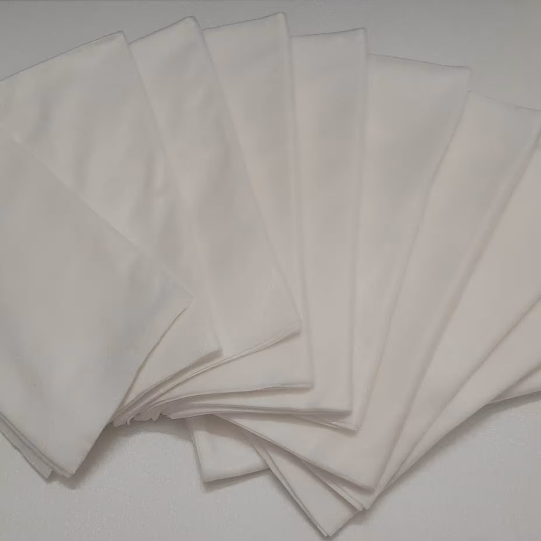 حوله یکبار مصرف کاملا بهداشتی گرماژ 80 در ابعاد 40 در 80 در پک 5 تایی