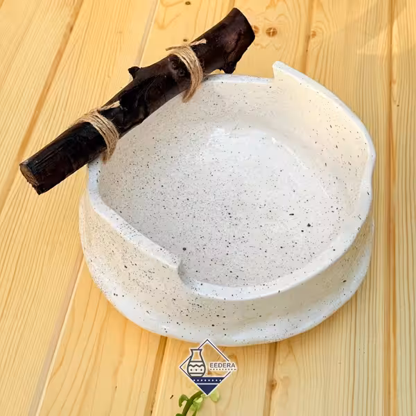 کاسه عریض دفرمه سفید طرح نیلوفر