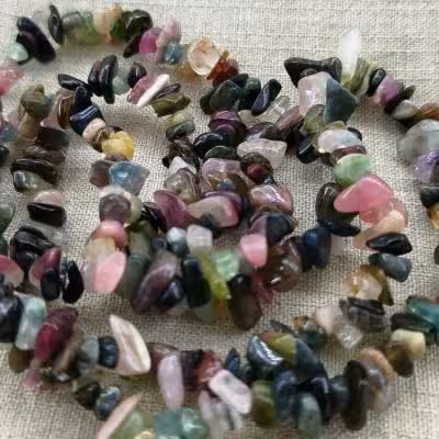 ریسه سنگ تورمالین رنگی شکسته (طول ریسه 40 سانتیمتر است)