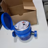 کنتور آپارتمانی یک دوم آب تراز دقت R100 مدل AT DM1 مناسب آب سرد