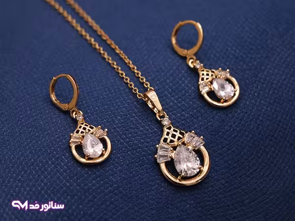 نیم ست طلایی نگین دار N8103