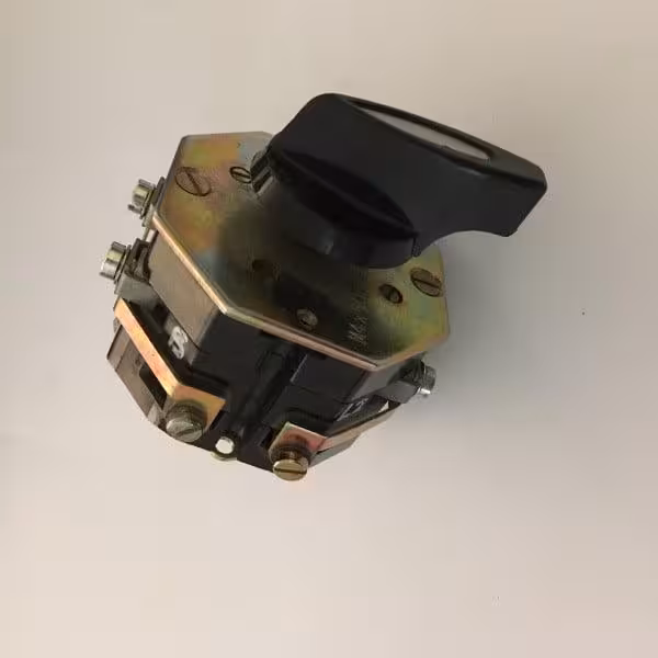 کلید سلکتور 32 آمپر مدل CRAIG & DERRICOTT RDL3011 SWITCH IEC 947-3 50HZ 32