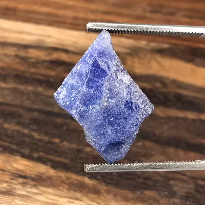 سنگ تانزانیت معدنی تراش نخورده 250873