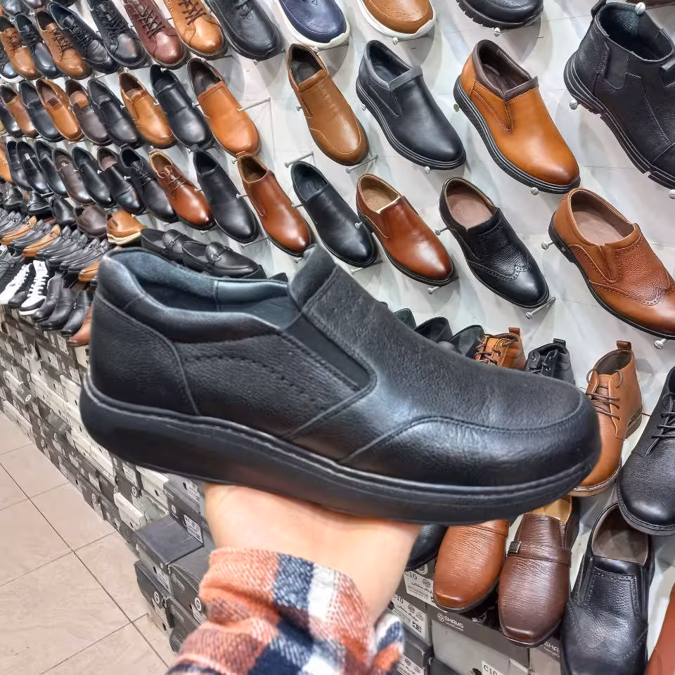 کفش مردانه زیره  نرم
بندی و بی بند
رنگبندی مشکی عسلی قهوه ای
سایز 40 الی 45
