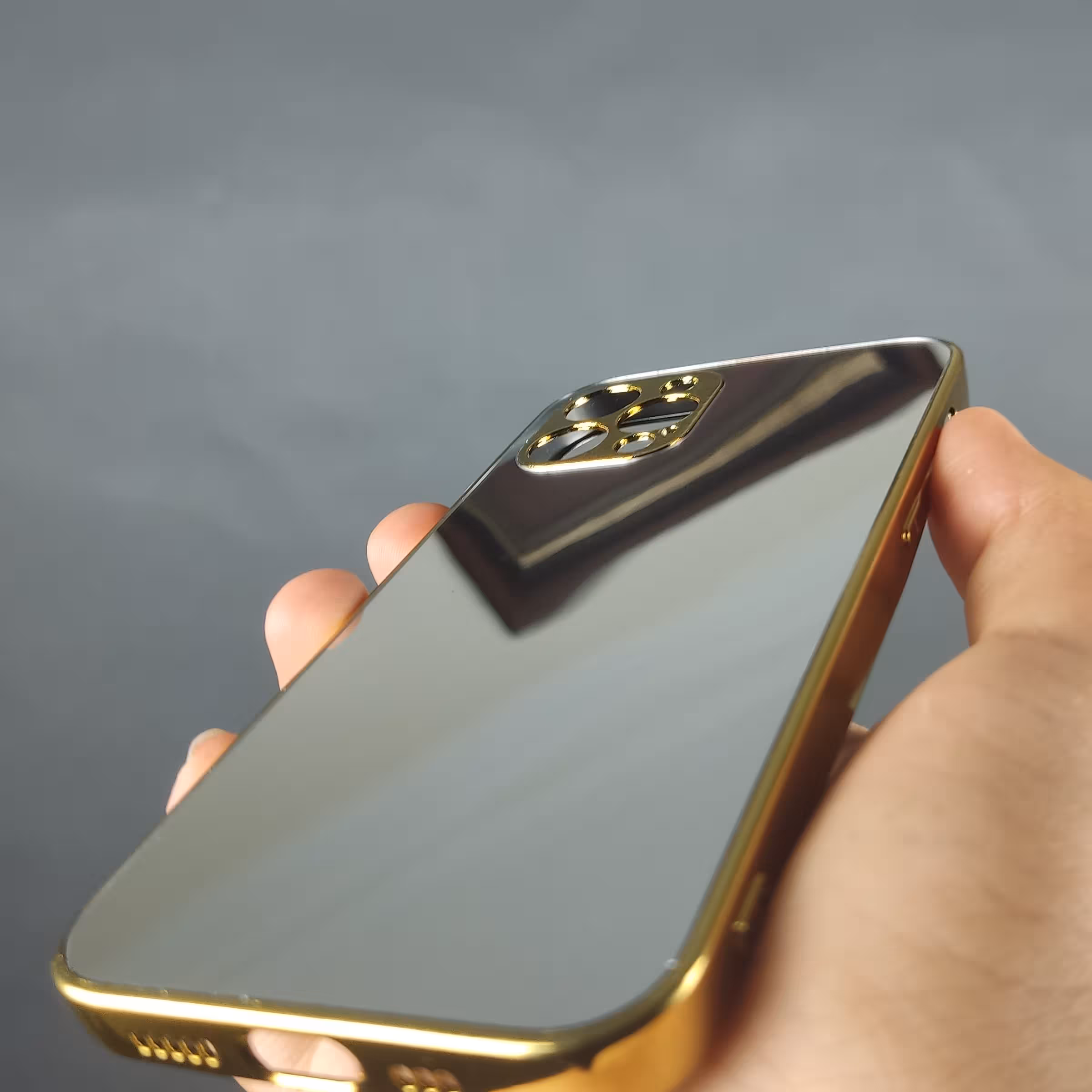 کاور IPhone 12  نقره ای 