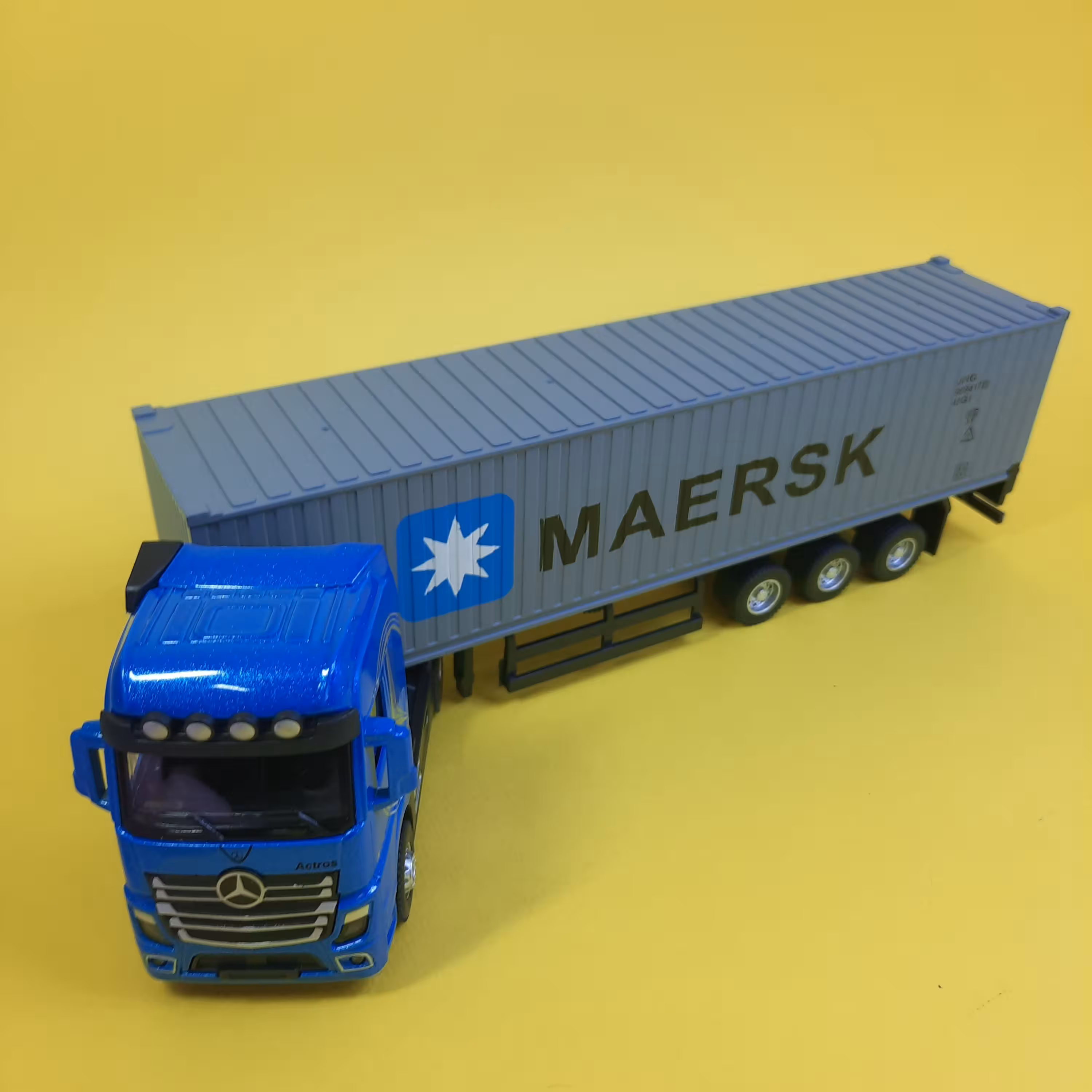 ماکت بنز آکتروس با کانتینر 3 رنگ